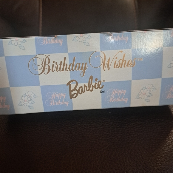 Birthday Wishes Barbie, 2001 - Picture 7 of 7